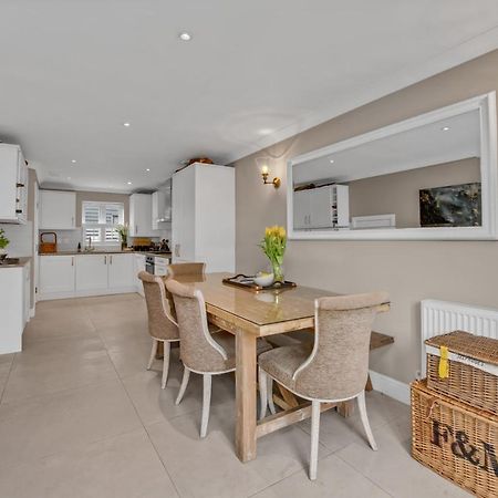Stylish 3 Bedroom Townhouse For 5 Guests, Set In The Medieval Grid With Off Street Parking Bury St. Edmunds المظهر الخارجي الصورة