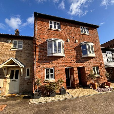 Stylish 3 Bedroom Townhouse For 5 Guests, Set In The Medieval Grid With Off Street Parking Bury St. Edmunds المظهر الخارجي الصورة