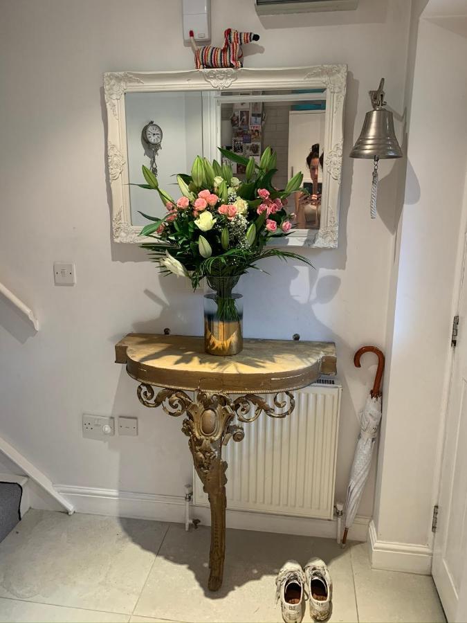 Stylish 3 Bedroom Townhouse For 5 Guests, Set In The Medieval Grid With Off Street Parking Bury St. Edmunds المظهر الخارجي الصورة