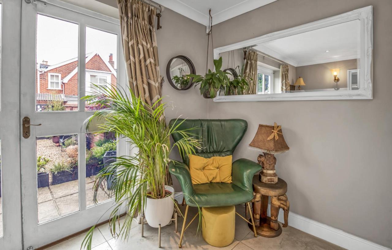 Stylish 3 Bedroom Townhouse For 5 Guests, Set In The Medieval Grid With Off Street Parking Bury St. Edmunds المظهر الخارجي الصورة