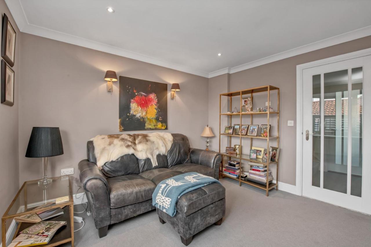 Stylish 3 Bedroom Townhouse For 5 Guests, Set In The Medieval Grid With Off Street Parking Bury St. Edmunds المظهر الخارجي الصورة