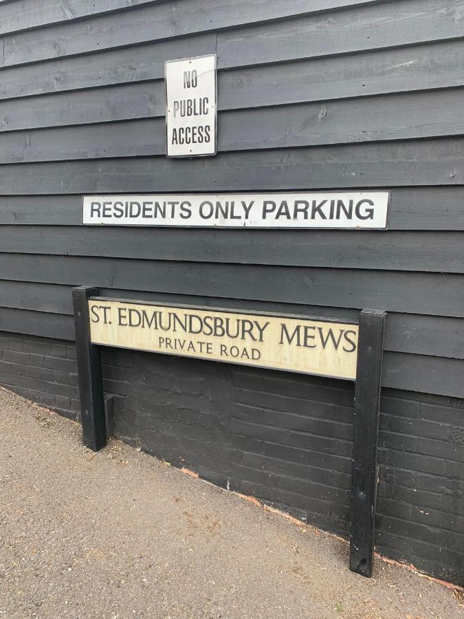 Stylish 3 Bedroom Townhouse For 5 Guests, Set In The Medieval Grid With Off Street Parking Bury St. Edmunds المظهر الخارجي الصورة