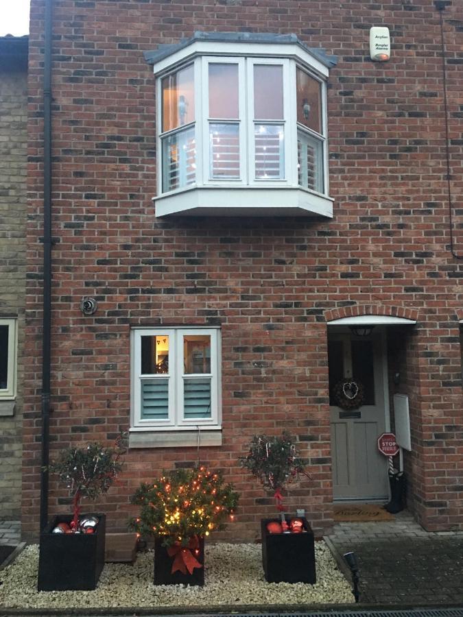 Stylish 3 Bedroom Townhouse For 5 Guests, Set In The Medieval Grid With Off Street Parking Bury St. Edmunds المظهر الخارجي الصورة
