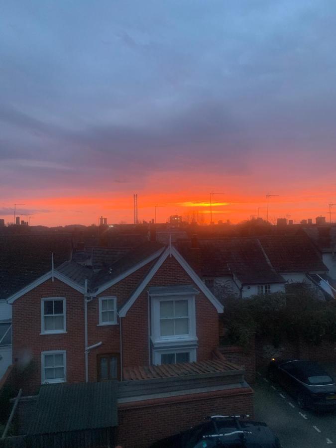 Stylish 3 Bedroom Townhouse For 5 Guests, Set In The Medieval Grid With Off Street Parking Bury St. Edmunds المظهر الخارجي الصورة