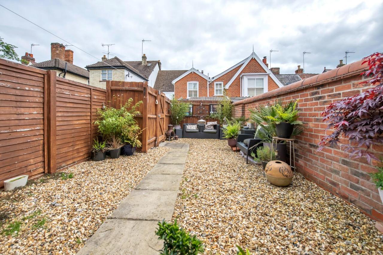 Stylish 3 Bedroom Townhouse For 5 Guests, Set In The Medieval Grid With Off Street Parking Bury St. Edmunds المظهر الخارجي الصورة