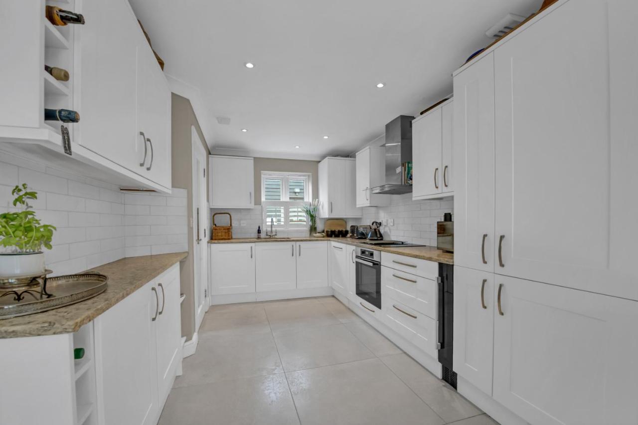 Stylish 3 Bedroom Townhouse For 5 Guests, Set In The Medieval Grid With Off Street Parking Bury St. Edmunds المظهر الخارجي الصورة