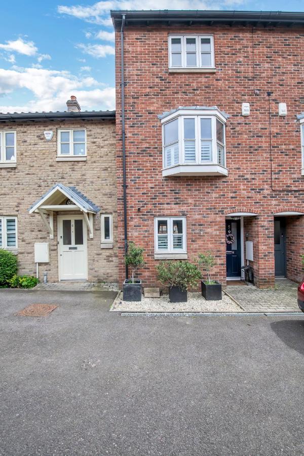 Stylish 3 Bedroom Townhouse For 5 Guests, Set In The Medieval Grid With Off Street Parking Bury St. Edmunds المظهر الخارجي الصورة
