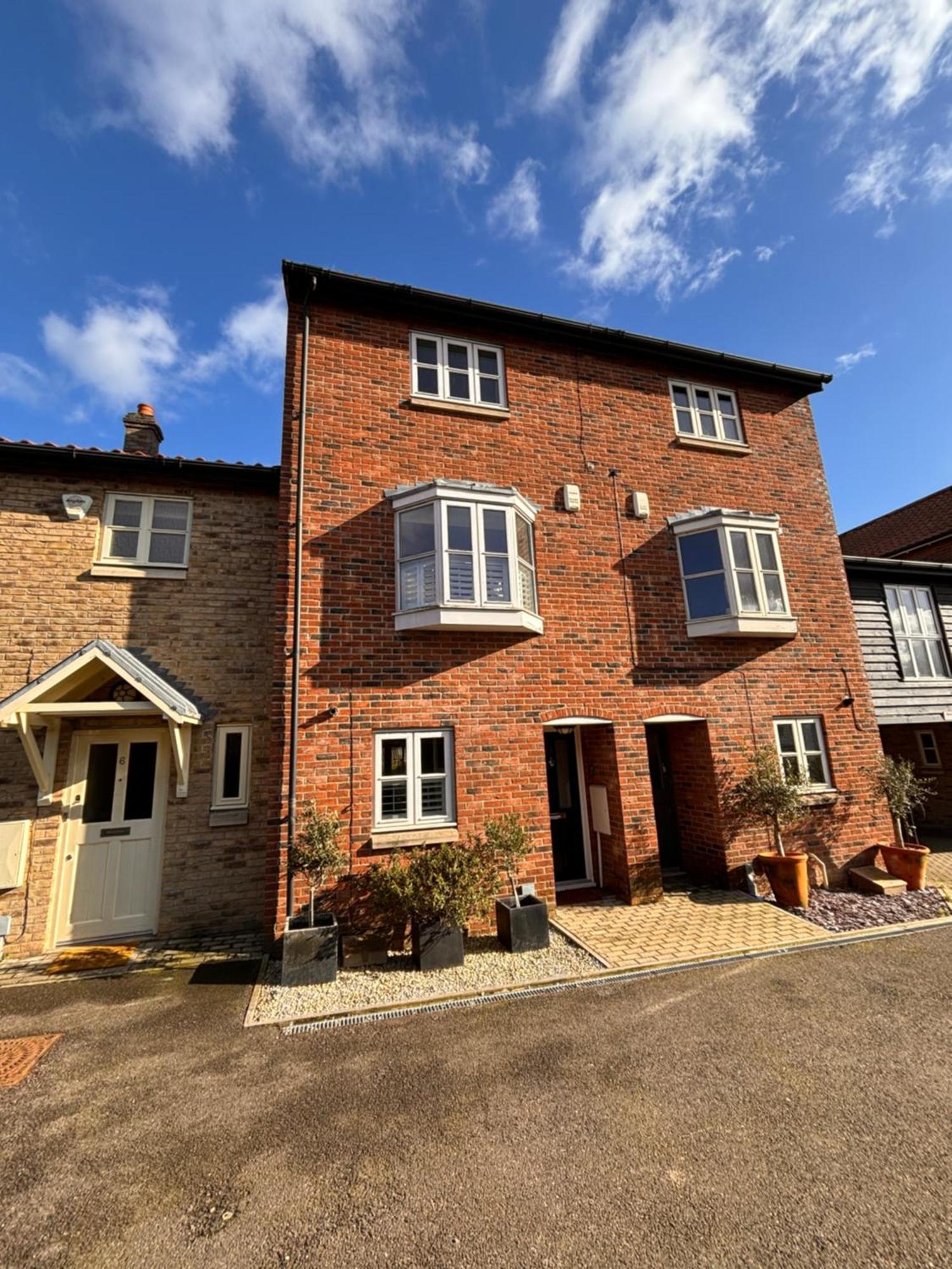 Stylish 3 Bedroom Townhouse For 5 Guests, Set In The Medieval Grid With Off Street Parking Bury St. Edmunds المظهر الخارجي الصورة